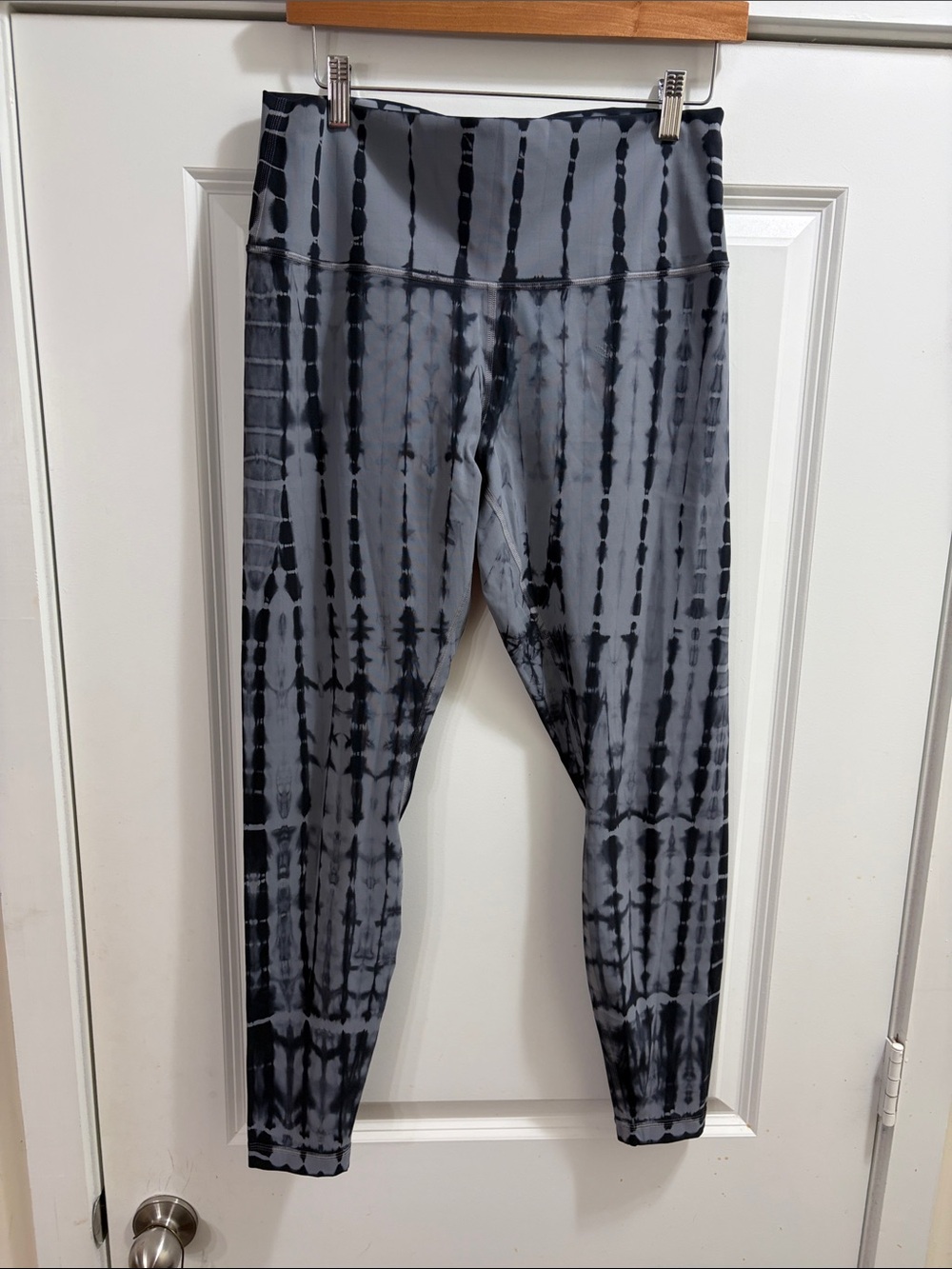 Lululemon Gray and Black Tie-Dye High-Waist Leggings sz 12